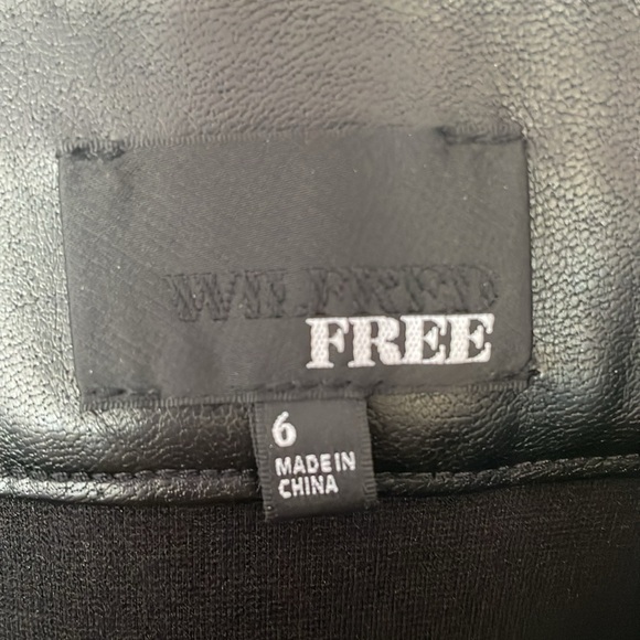 Black mini skirt, size 6, Wilfred Free - Picture 2 of 3